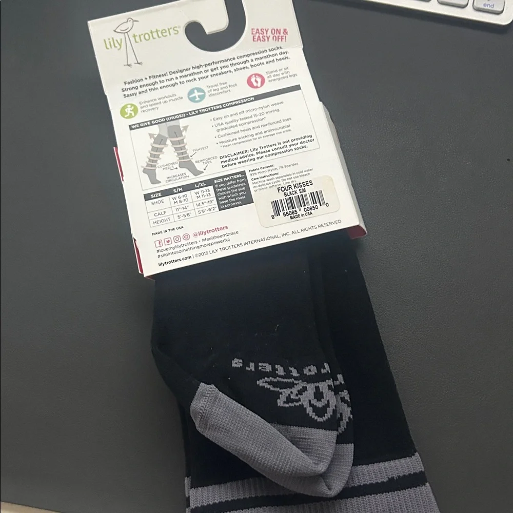 Lily Trotters Black Four Kisses Compression Socks 15-20 mmHG, Size S/M